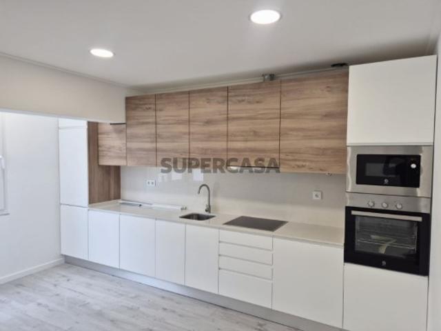 Apartamento T1 com Quintal, em Remodelação | Barreiro