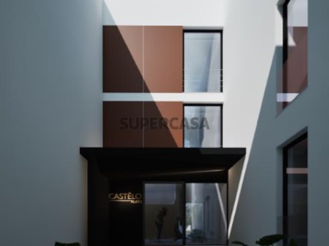 Apartamento T1 com terraço, área bruta de 167,20m2, garagem fechada para uma viatura
