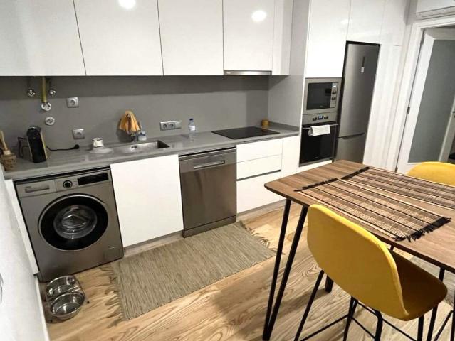 Apartamento T1 com Terraço e Cozinha Equipada no Centro de Aveiro