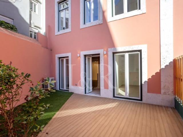 Apartamento T1 com terraço e estacionamento em Campolide