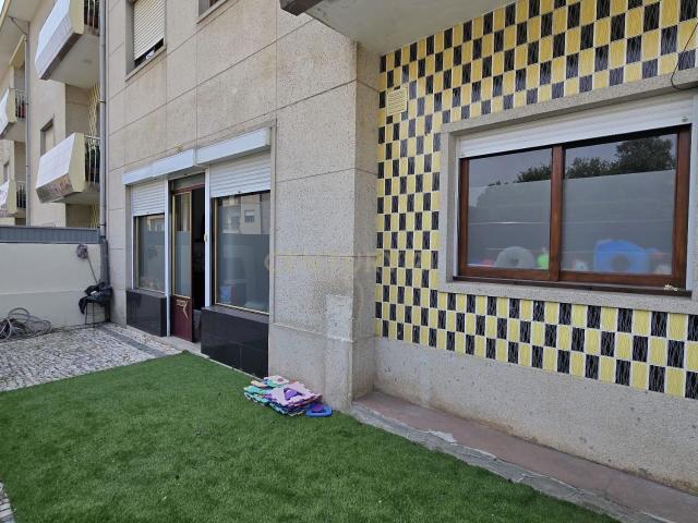 Apartamento T1 com Terraço e Garagem em Gondomar
