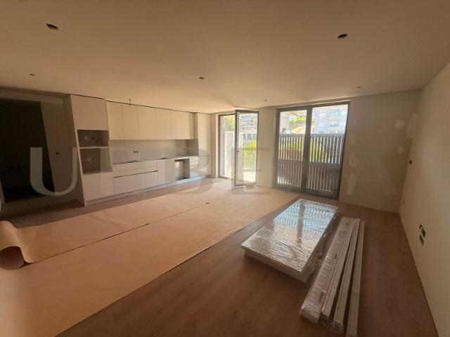 APARTAMENTO T1 COM TERRAÇO E GARAGEM PARA 2 CARROS