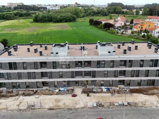 Apartamento T1 com terraço e jardim