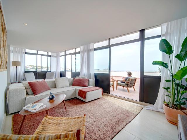 Apartamento T1 com Terraço e Vista Mar no Estoril