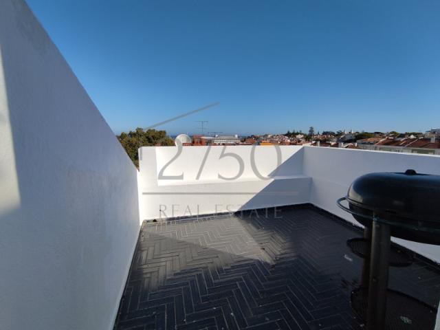 Apartamento T1 com terraço e vista de mar em Vila de Cascais