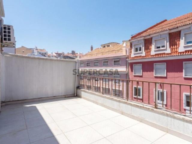 Apartamento T1 com terraço em Campolide