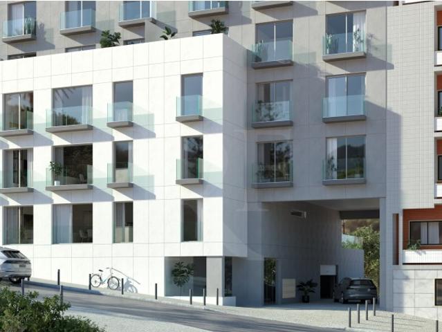 Apartamento T1 com varanda, arrecadação e garagem em Campolide