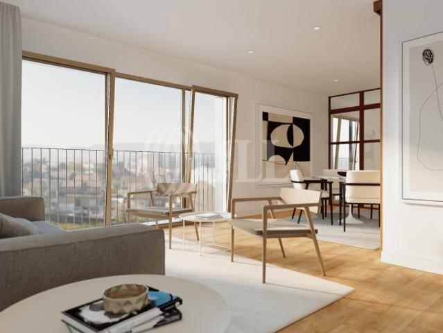 Apartamento T1 com varanda e estacionamento, no Lumiar