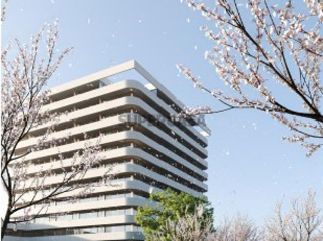 Apartamento T2 com Terraço e Estacionamento próximo à Estação de Metro em Custóias, Matosinhos