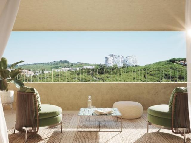 Apartamento T1 com varanda e garagem em Miraflores