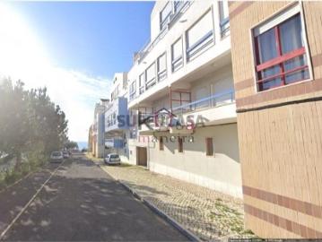 Apartamento T1 com varanda e parquamento, 5 minoto da Praia