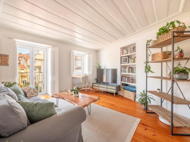 Apartamento T1 com varanda e vistas desafogadas no Príncipe Real para arrendamento de longa duração