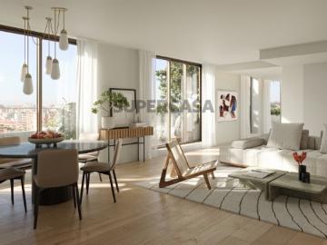 Apartamento T1 com varanda e 1 lugar de estacionamento em Alvalade