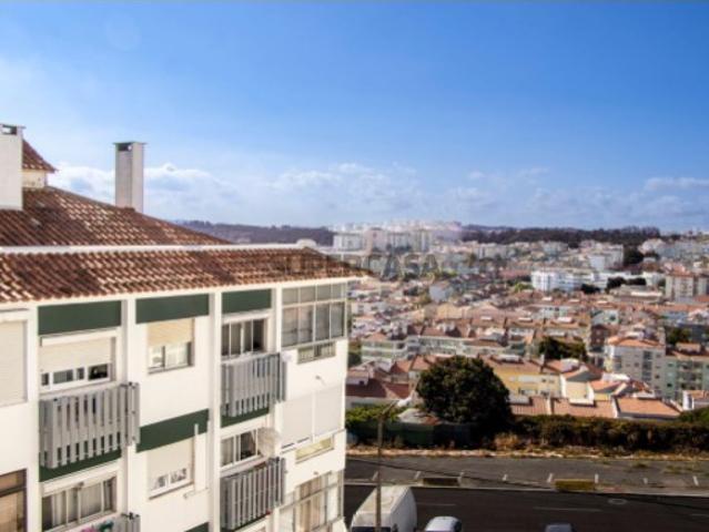 Apartamento T1 com Varanda em Agualva, Sintra