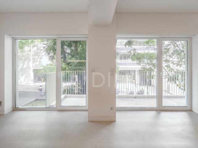 Apartamento T1 com varanda, junto à Avenida da Liberdade