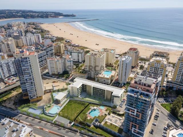 Apartamento T1 com varanda, na Praia da Rocha