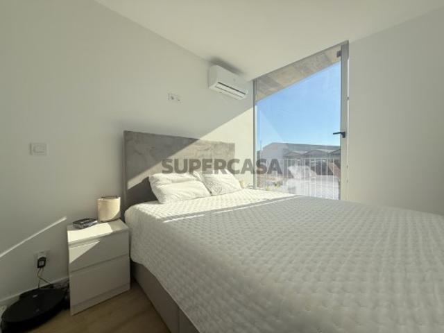 Apartamento T1 com Varanda no Ultimo Piso e Lugar de Estacionamento em Vilar do Paraíso, Gaia
