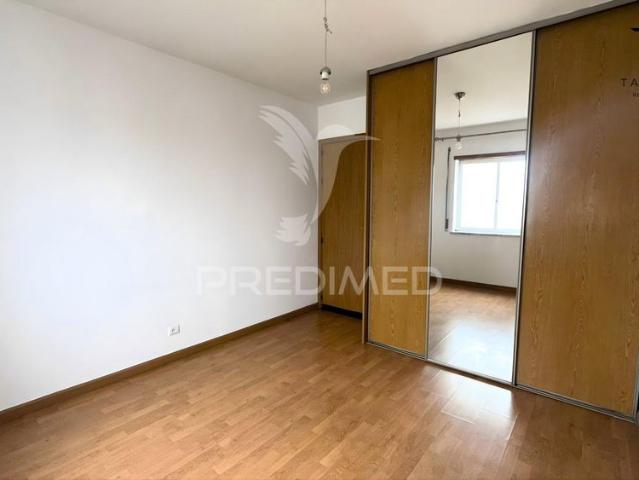 Apartamento t1 com vista desafogada | 55 m² | elevadores | parqueamento | monte da caparica