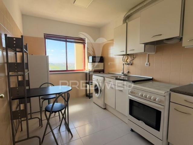 Apartamento t1 com vista desafogada | 55 m² | elevadores | parqueamento | monte da caparica