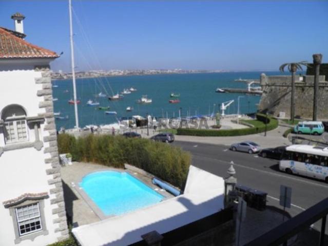 Apartamento T1 com vista frontal de mar no centro de Cascais