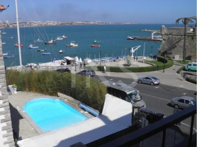 Apartamento T1 com vista frontal de mar no centro de Cascais