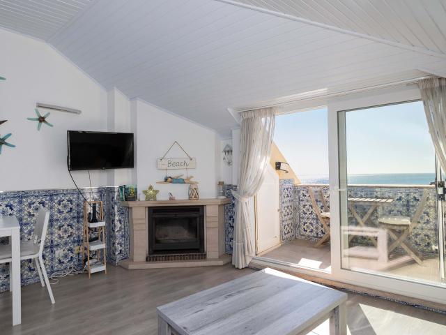 Apartamento T1 com vista mar na primeira linha da praia, ultimo andar com licença AL