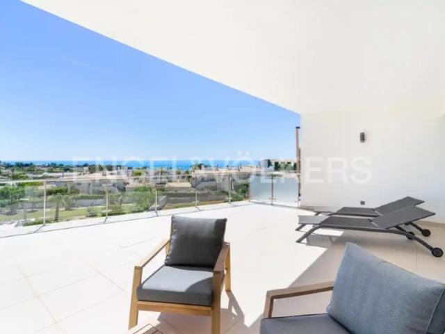 Apartamento T1 com vista mar a 600m da praia
