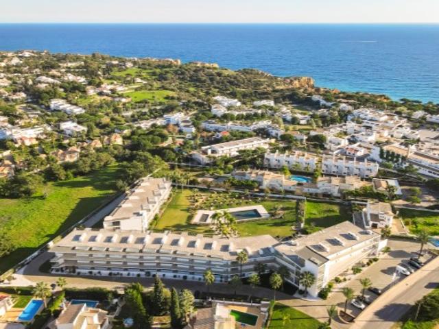 Apartamento T1 com vista mar a 600m da praia