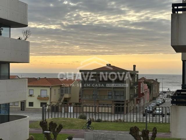 Apartamento T1 com Vista Mar e Excelente Exposição Solar