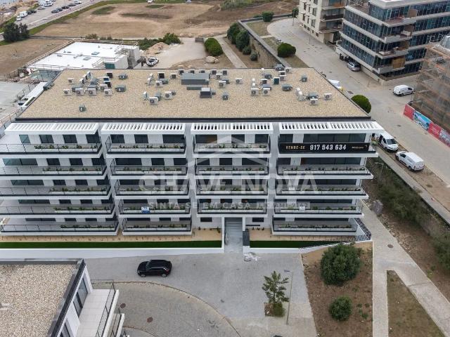 Apartamento T1 com Vista Mar, Varanda, Garagem e Excelentes Comodidades