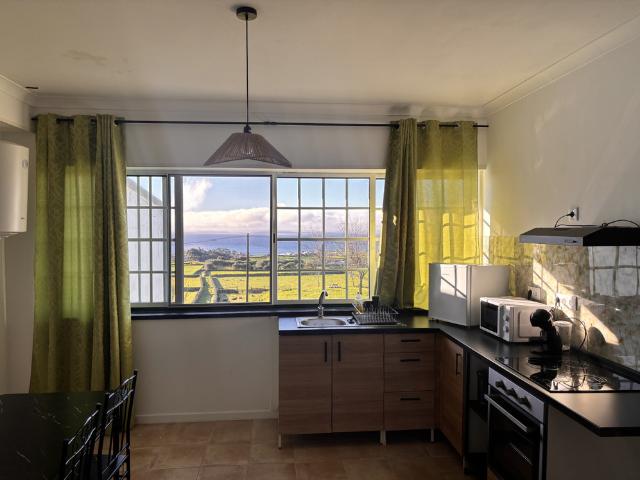 Apartamento T1 com Vista para o Campo e Mar