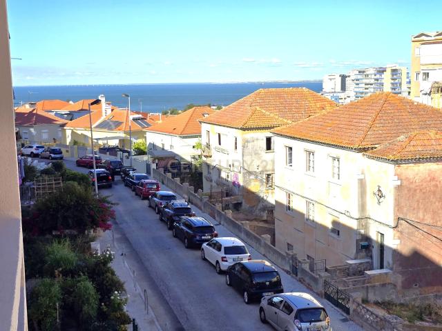Apartamento T1 com Vista rio no centro de Almada