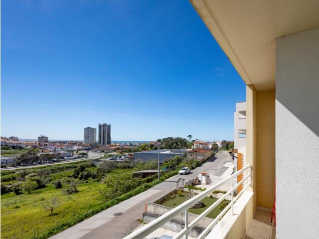 Apartamento T1 com vistas de mar, varanda e excelente luminosidade!