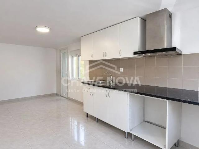 Apartamento T1 c/lugar estacionamento, Continente Bom Dia Carvalhos Pedroso!