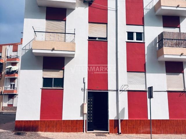 Apartamento T1 da banca inserido no rés do chão de um pequen. 52m² Baixa da Banheira e Vale da Amoreira