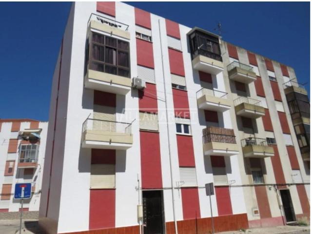 Apartamento T1 da banca inserido no rés do chão de um pequeno edifício situado na Baixa da Banheira, concelho da Moita
