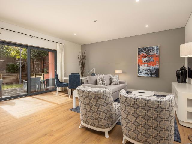 Apartamento T1 de Luxo com Retorno Garantido na Quinta da Marinha, Cascais
