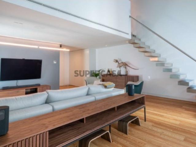 Penthouse T1 +1 duplex com terraço na Av. da Liberdade