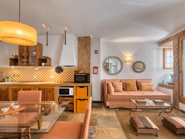 Apartamento T1 Duplex | Antigas Cocheiras de Edifício de 1778 em Alfama Castelo