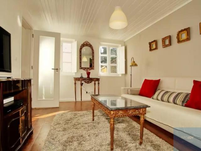 Apartamento T1 Duplex no Coração do Castelo em Lisboa 61m² Santa Maria Maior