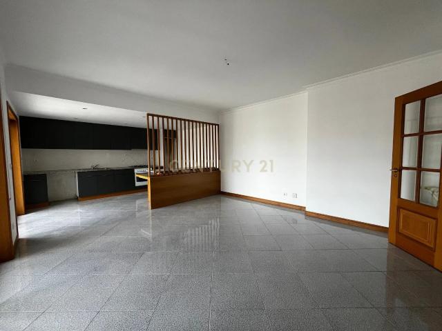 Apartamento T1 em Viana do Castelo com Terraço e Garagem