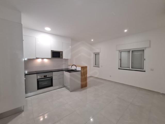 Apartamento T1 em zona central de Quarteira, Algarve
