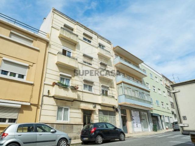 Apartamento T1 em Ajuda
