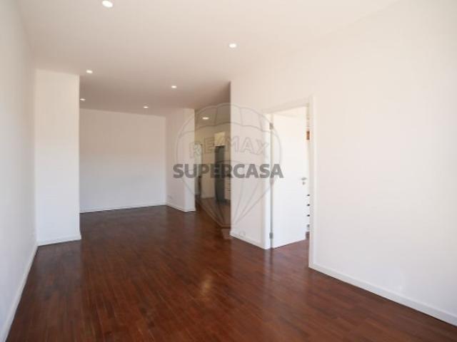 Apartamento T1 em Ajuda