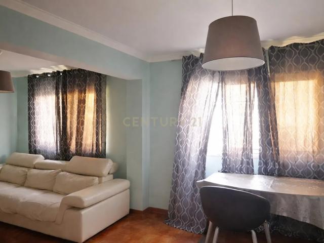 Apartamento T1 em Amora, Seixal Oportunidade Única! Com inquilina
