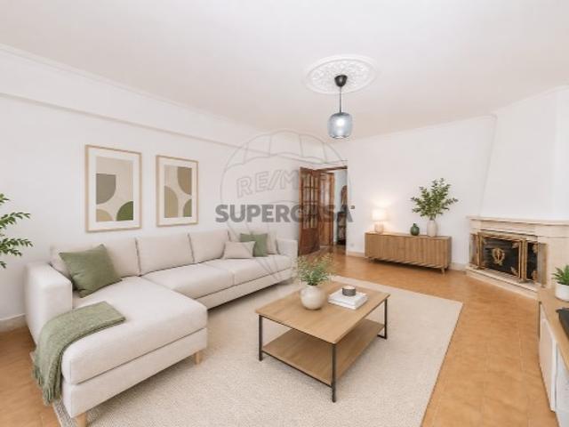 Apartamento T1 em Belas