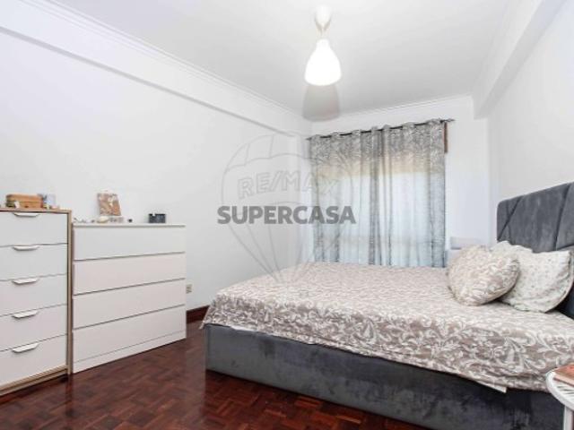 Apartamento T1 em Belas