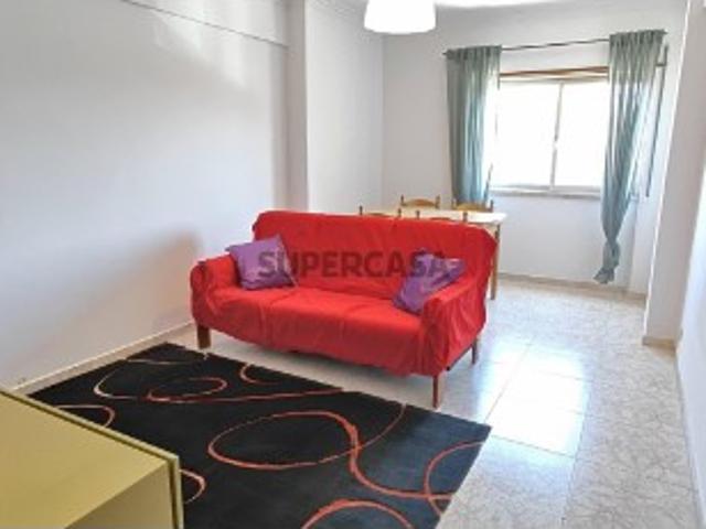 Apartamento T1 em Belas