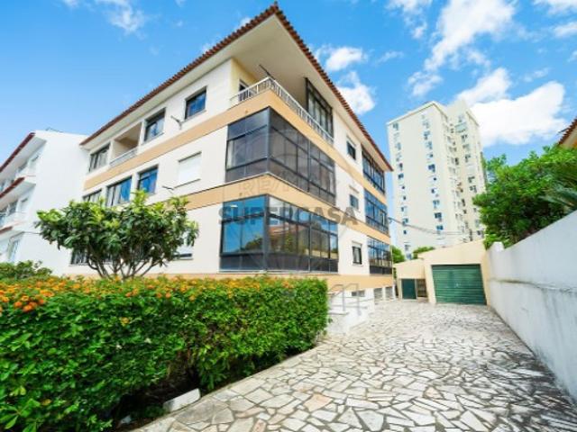 Apartamento T1 em Carcavelos e Parede