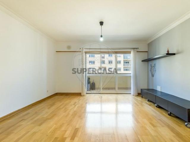 Apartamento T1 em Carnaxide e Queijas